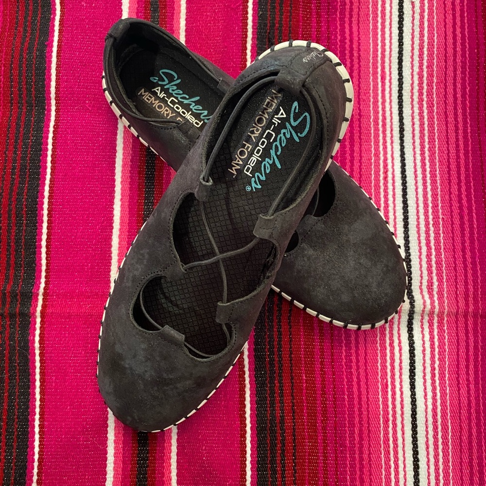 Skechers memory foam cool air black slip ons
